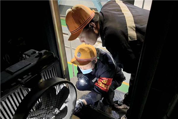 1679898281695546.jpg 党员“一帮一”.jpg