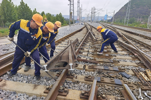 1696814555847873.jpg 替换钢轨 (2)_副本.jpg